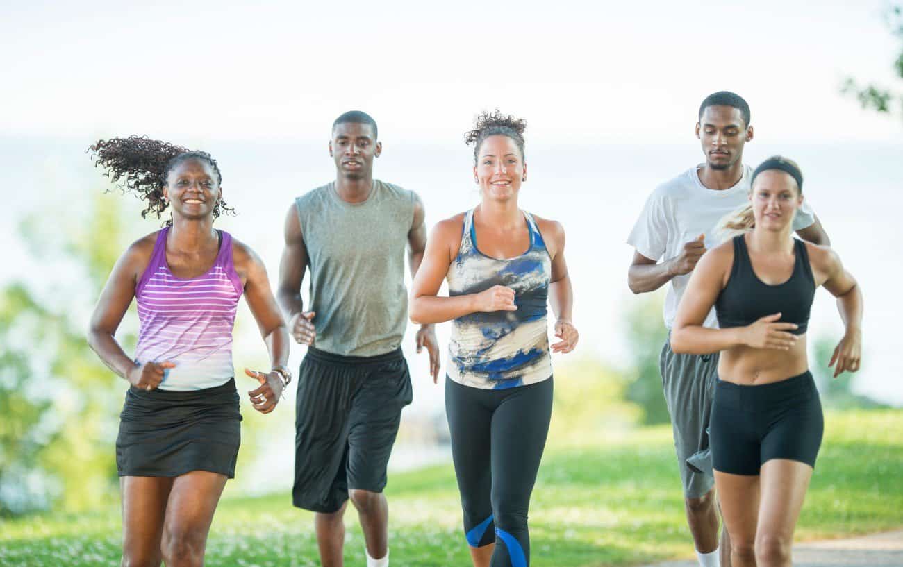 PROPER RUNNING FORM - 8 TIPS TO MAKE IT EFFORTLESS