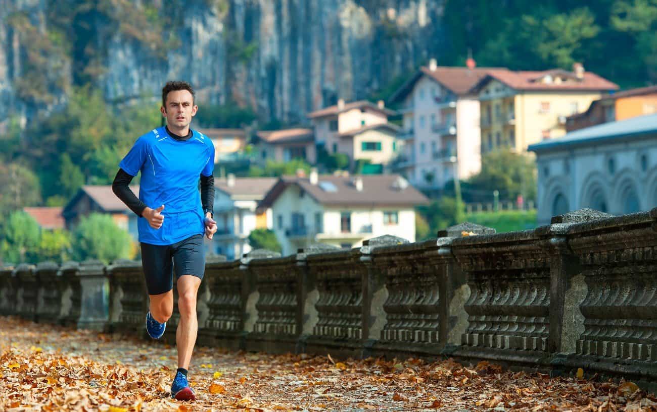 PROPER RUNNING FORM - 8 TIPS TO MAKE IT EFFORTLESS