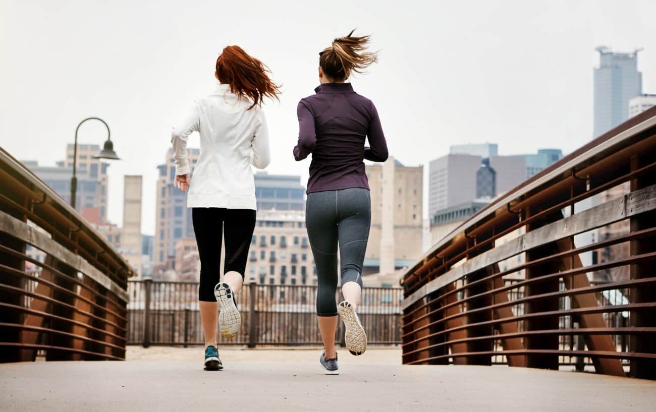 PROPER RUNNING FORM - 8 TIPS TO MAKE IT EFFORTLESS