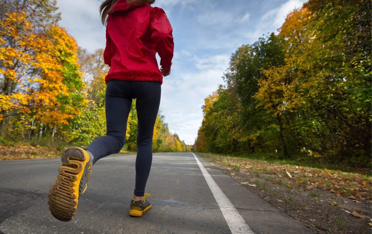 PROPER RUNNING FORM - 8 TIPS TO MAKE IT EFFORTLESS